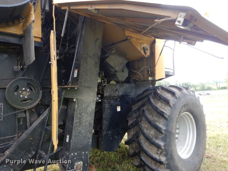 image for item DH4482 2004 Challenger 670 RWA combine