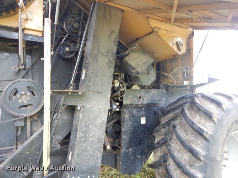 image for item DH4482 2004 Challenger 670 RWA combine