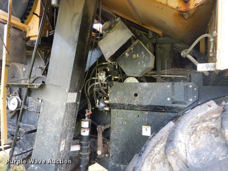 image for item DH4482 2004 Challenger 670 RWA combine