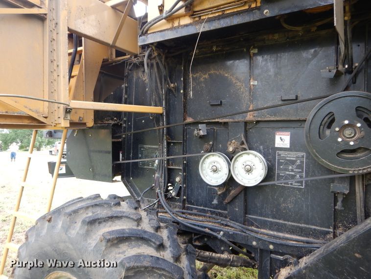 image for item DH4482 2004 Challenger 670 RWA combine