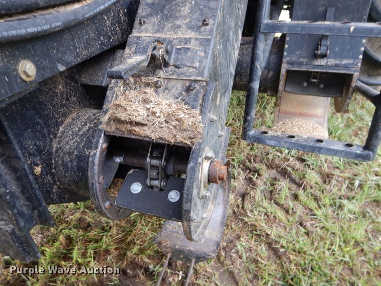 image for item DH4482 2004 Challenger 670 RWA combine