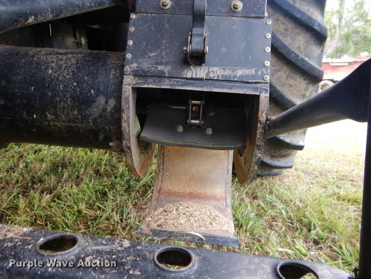 image for item DH4482 2004 Challenger 670 RWA combine