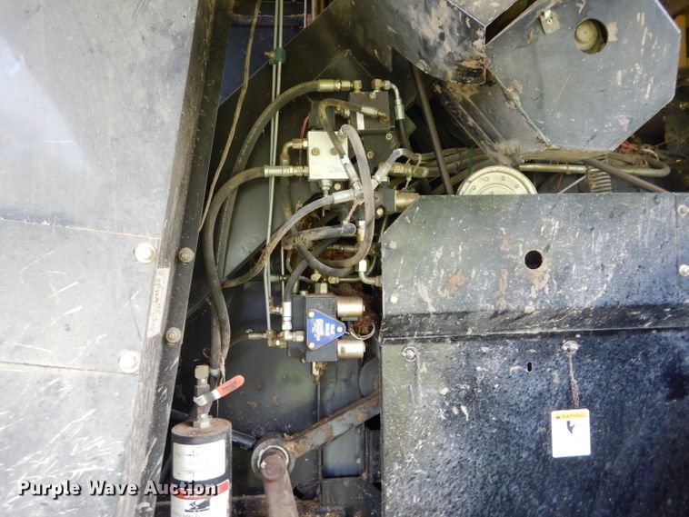 image for item DH4482 2004 Challenger 670 RWA combine