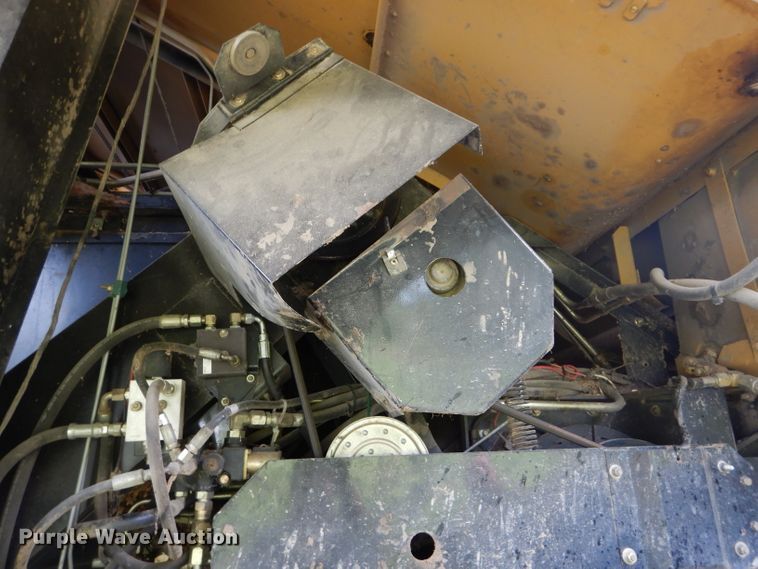 image for item DH4482 2004 Challenger 670 RWA combine