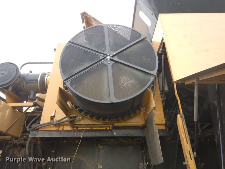 image for item DH4482 2004 Challenger 670 RWA combine