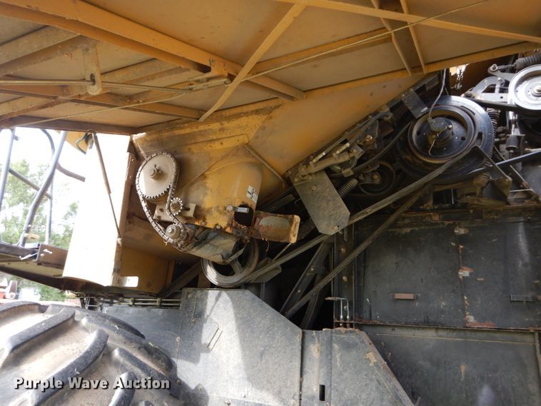 image for item DH4482 2004 Challenger 670 RWA combine