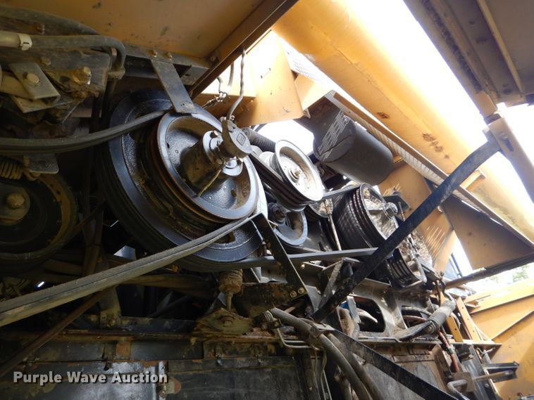 image for item DH4482 2004 Challenger 670 RWA combine