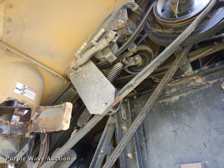 image for item DH4482 2004 Challenger 670 RWA combine