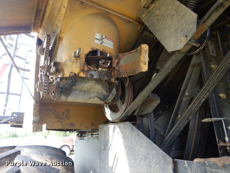 image for item DH4482 2004 Challenger 670 RWA combine