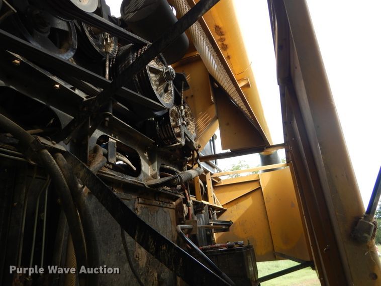 image for item DH4482 2004 Challenger 670 RWA combine