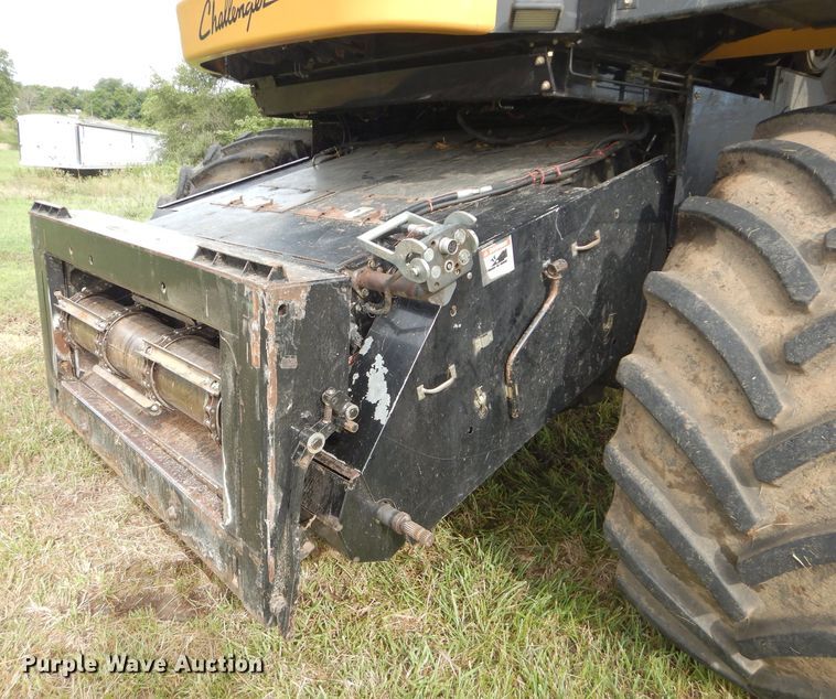 image for item DH4482 2004 Challenger 670 RWA combine