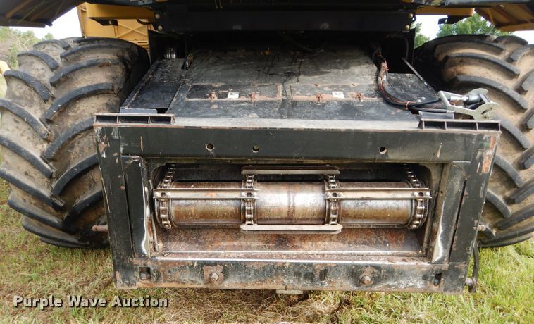 image for item DH4482 2004 Challenger 670 RWA combine