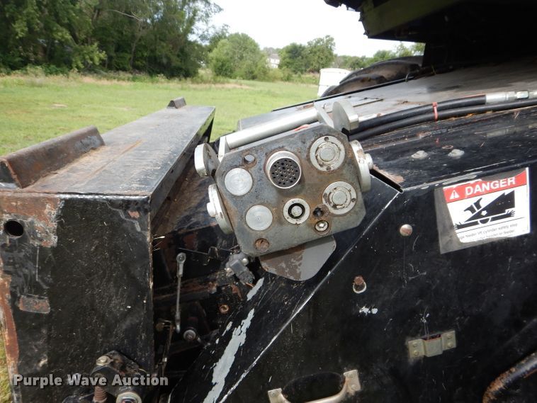 image for item DH4482 2004 Challenger 670 RWA combine