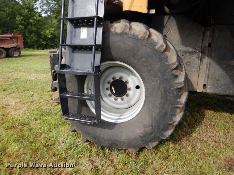 image for item DH4482 2004 Challenger 670 RWA combine