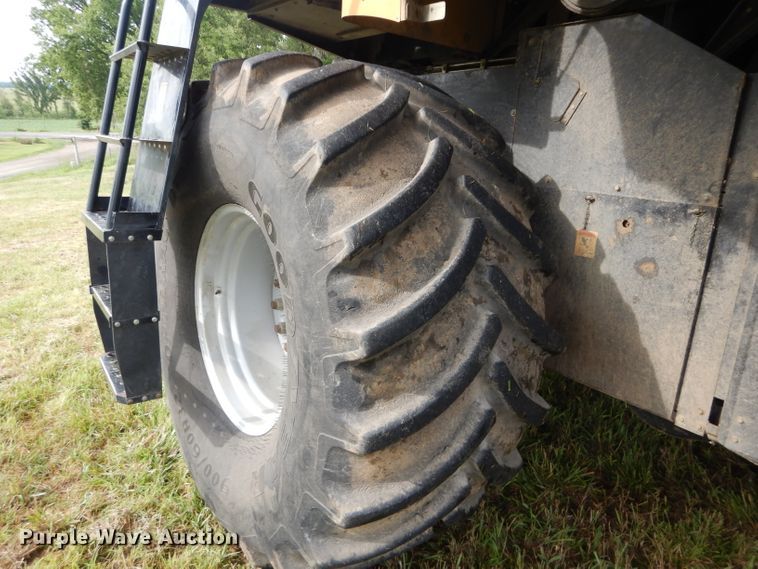 image for item DH4482 2004 Challenger 670 RWA combine