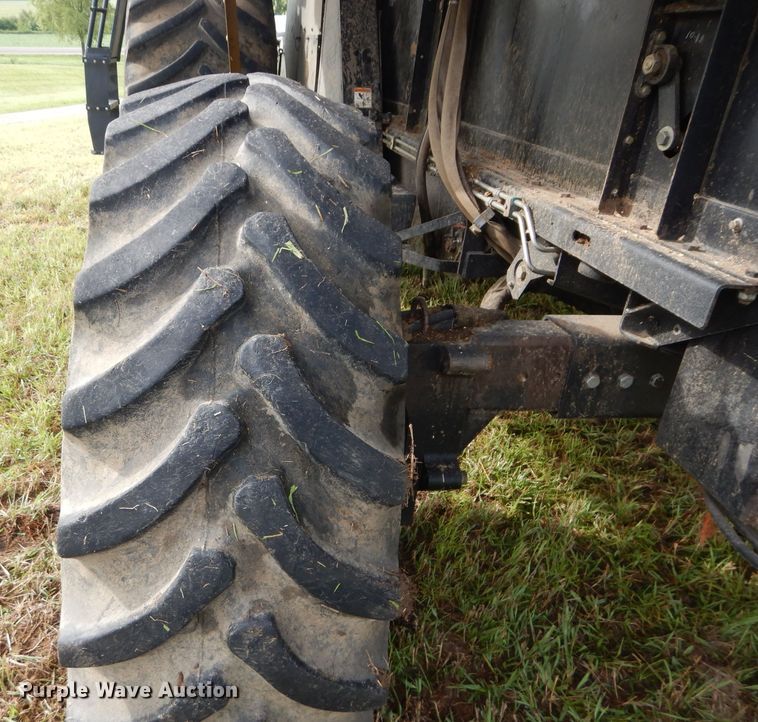 image for item DH4482 2004 Challenger 670 RWA combine