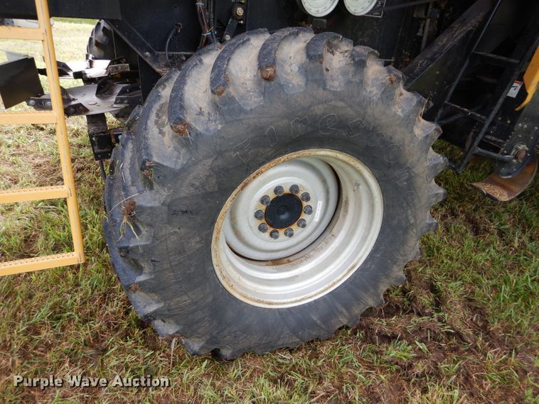 image for item DH4482 2004 Challenger 670 RWA combine