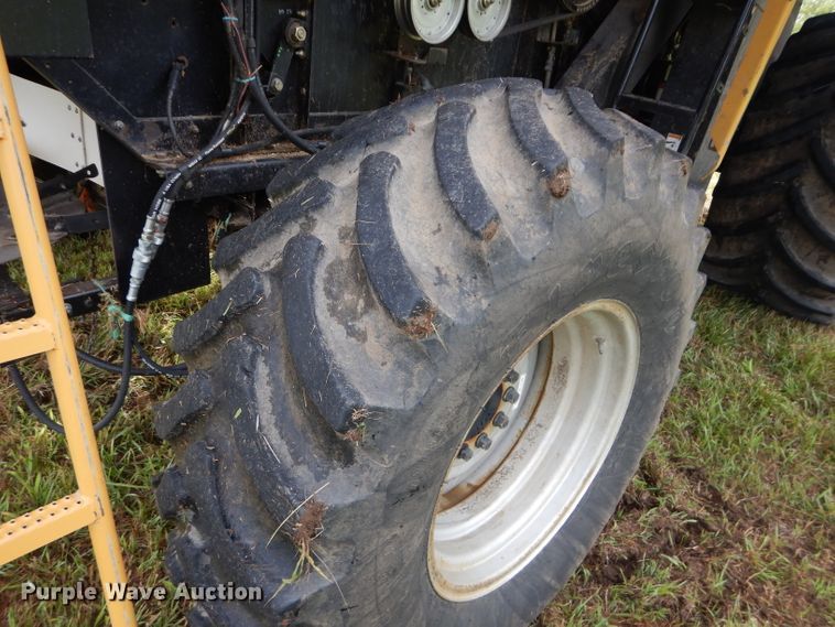 image for item DH4482 2004 Challenger 670 RWA combine