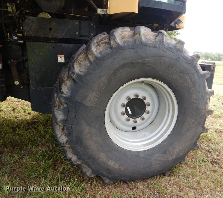 image for item DH4482 2004 Challenger 670 RWA combine