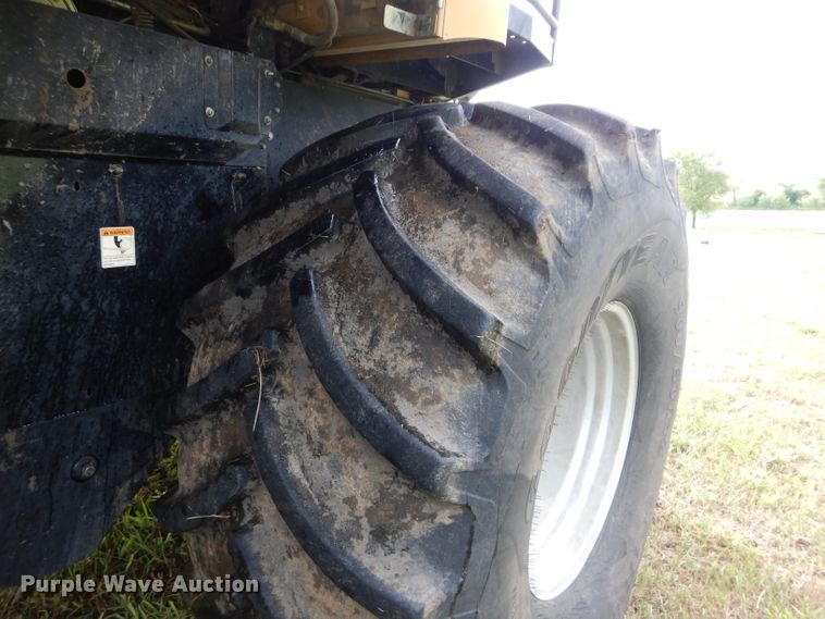 image for item DH4482 2004 Challenger 670 RWA combine