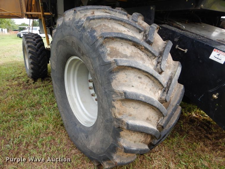 image for item DH4482 2004 Challenger 670 RWA combine