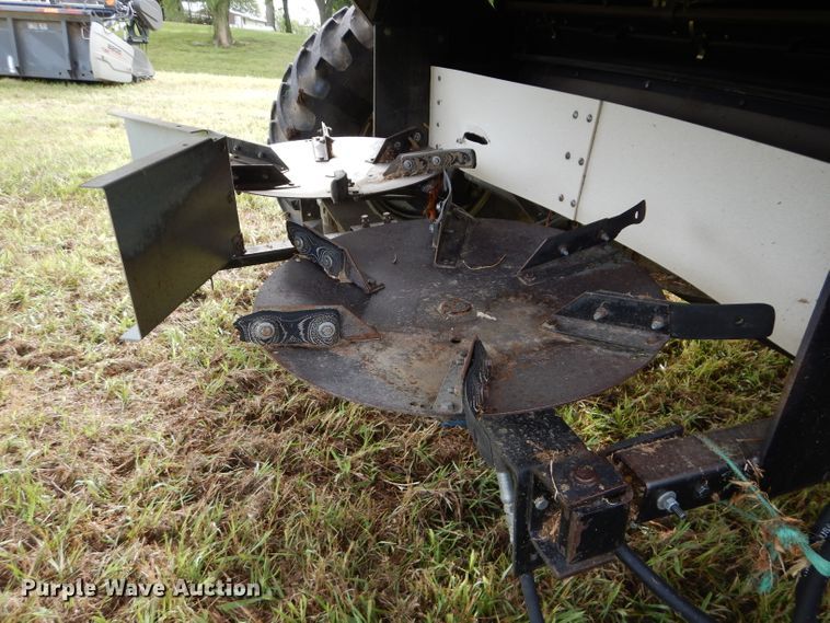 image for item DH4482 2004 Challenger 670 RWA combine