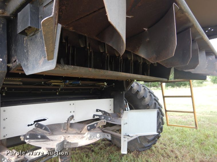 image for item DH4482 2004 Challenger 670 RWA combine