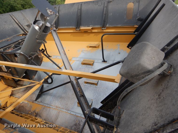 image for item DH4482 2004 Challenger 670 RWA combine