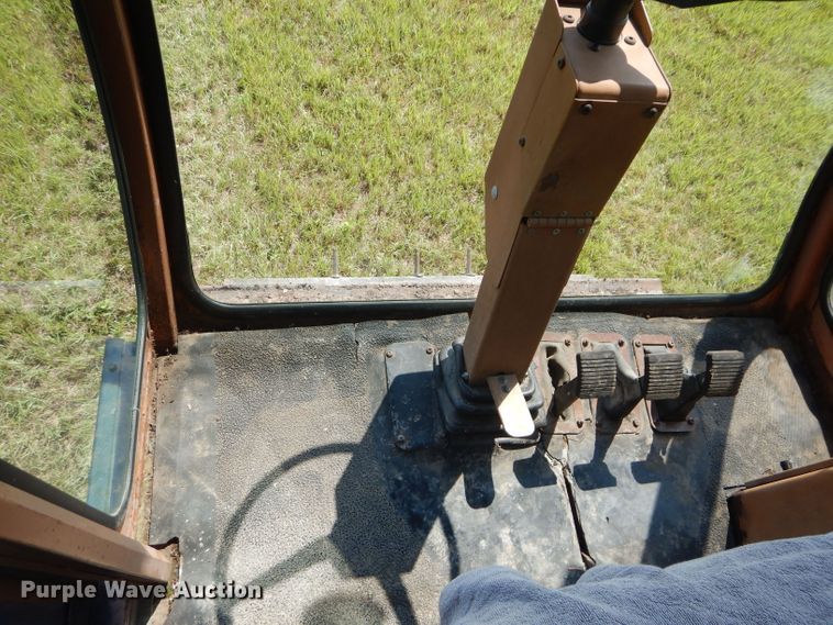 image for item DH4492 1981 Gleaner L2 combine