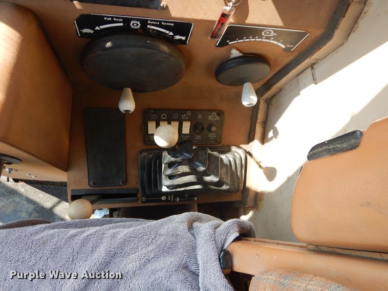 image for item DH4492 1981 Gleaner L2 combine