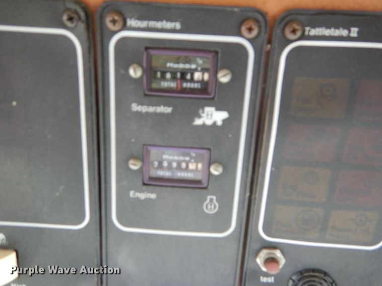 image for item DH4492 1981 Gleaner L2 combine