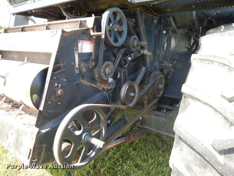 image for item DH4492 1981 Gleaner L2 combine