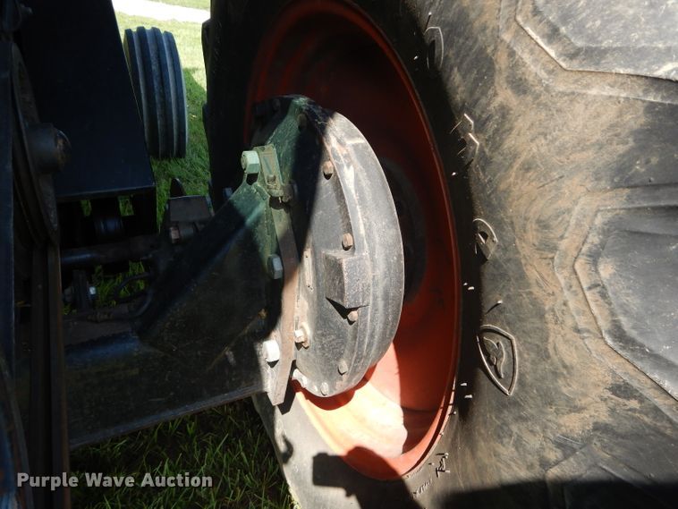 image for item DH4492 1981 Gleaner L2 combine