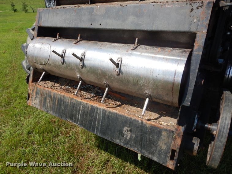 image for item DH4492 1981 Gleaner L2 combine