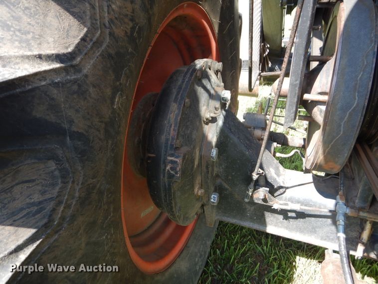 image for item DH4492 1981 Gleaner L2 combine