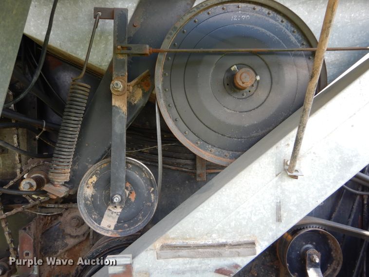 image for item DH4492 1981 Gleaner L2 combine