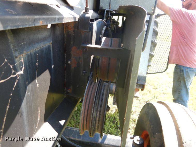 image for item DH4492 1981 Gleaner L2 combine