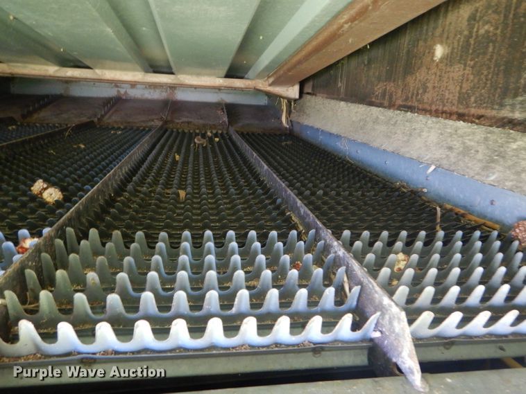 image for item DH4492 1981 Gleaner L2 combine