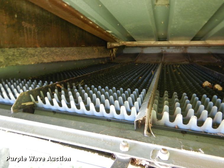 image for item DH4492 1981 Gleaner L2 combine