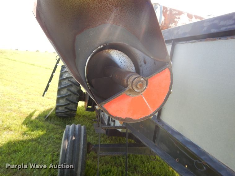 image for item DH4492 1981 Gleaner L2 combine