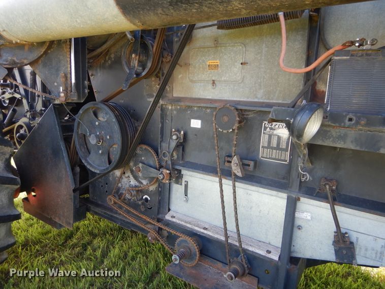 image for item DH4492 1981 Gleaner L2 combine