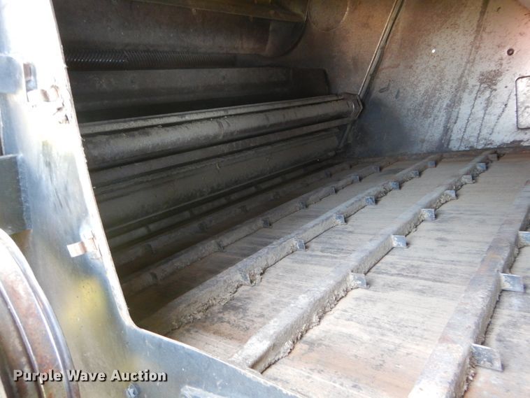 image for item DH4492 1981 Gleaner L2 combine