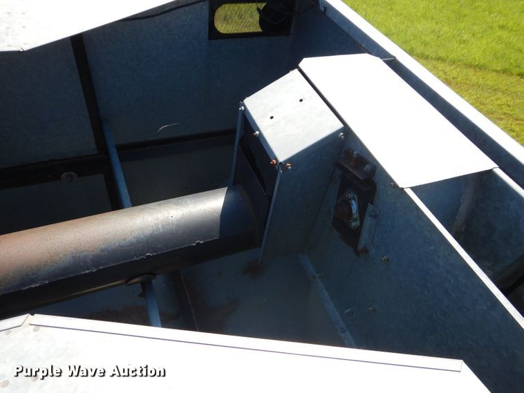 image for item DH4492 1981 Gleaner L2 combine