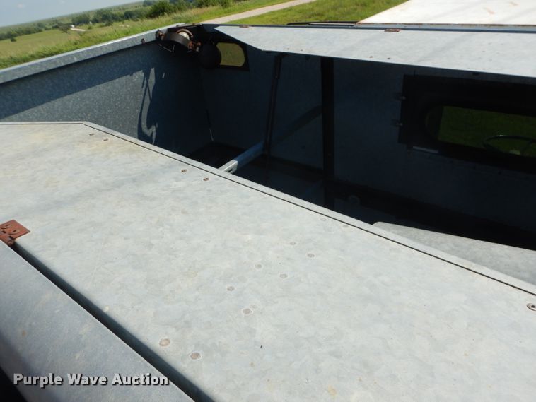 image for item DH4492 1981 Gleaner L2 combine