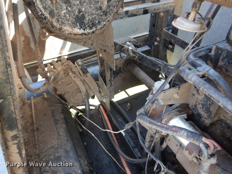 image for item DH4492 1981 Gleaner L2 combine