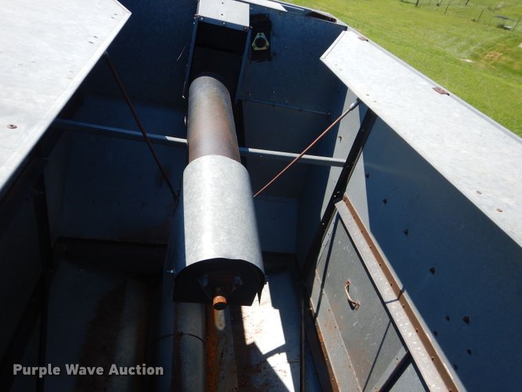 image for item DH4492 1981 Gleaner L2 combine