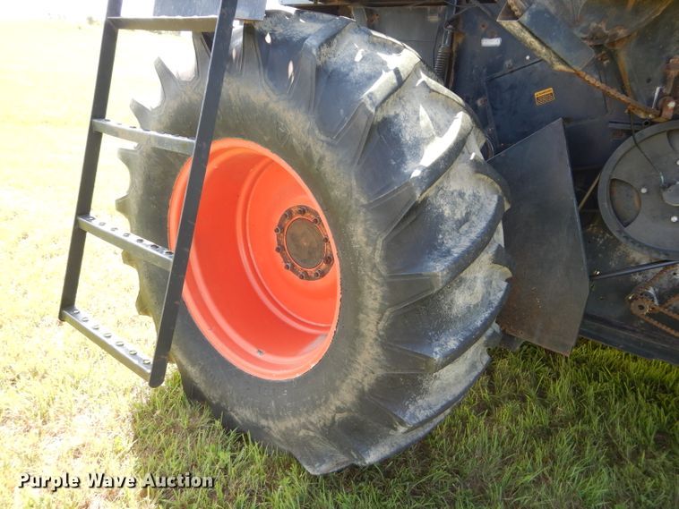 image for item DH4492 1981 Gleaner L2 combine