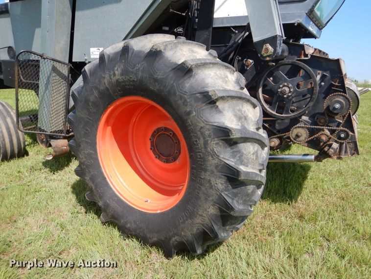 image for item DH4492 1981 Gleaner L2 combine