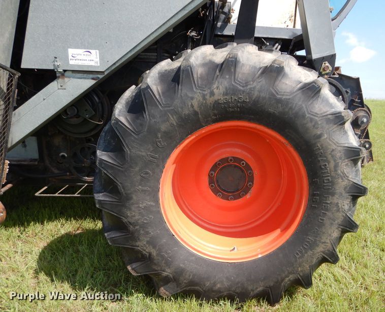 image for item DH4492 1981 Gleaner L2 combine