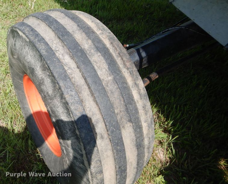 image for item DH4492 1981 Gleaner L2 combine